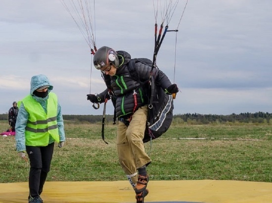 Спортсмены из Калининграда показали класс в небе над Петербургом