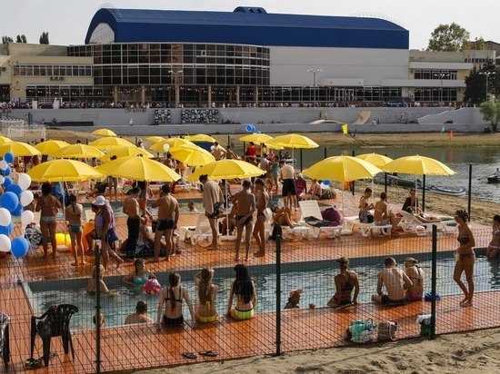 В Краснодаре открыт единственный пляж – возле трёх бассейнов