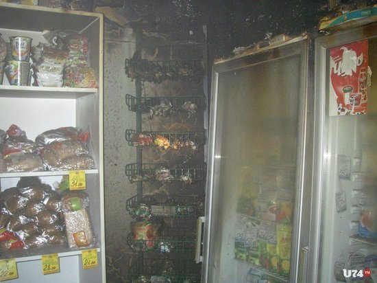 Ночью пожарные в Калининграде тушили магазин