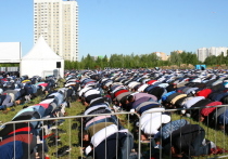 Из года в год принято жаловаться на толпу молящихся мусульман по большим праздникам