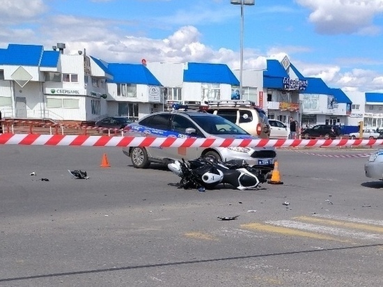 Мотоцикл попал в аварию в Губкинском
