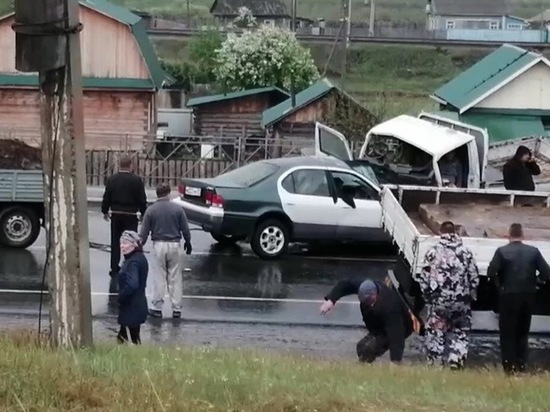 Водитель грузовика погиб в лобовом ДТП в Забайкалье
