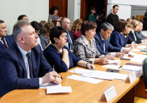 Депутаты Улан-Удэнского городского совета под председательством Александра Иринчеева на 53-й сессии внесли изменения в муниципальный бюджет на 2019-й и плановый период 2020-2021 годы
