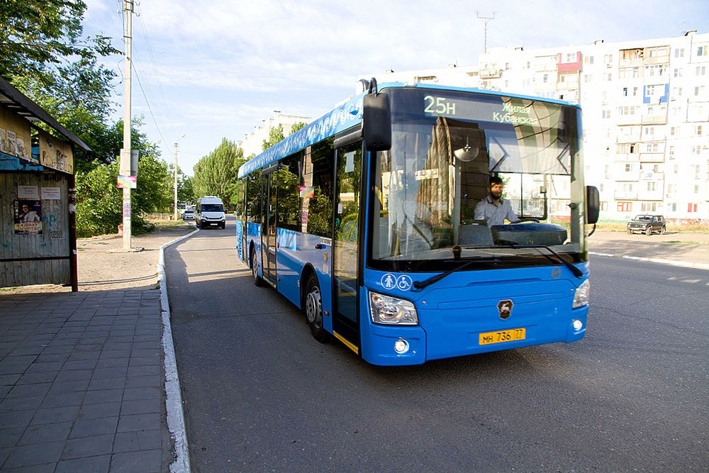 В Астрахани на линию вышли новые автобусы : первые кадры с улиц 