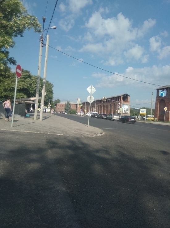 В Смоленске за ночь на одном из мостов появился новый асфальт