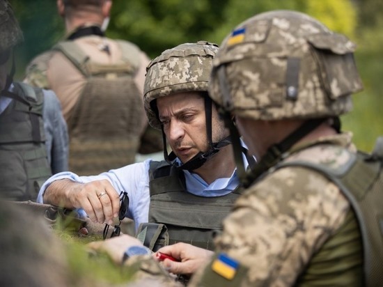 Президент Украины считает обострение не лучшим фоном для минских переговоров