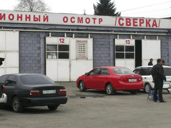 В Челябинске ГИБДД не ставит на учет автомобили и не выдает права водителям