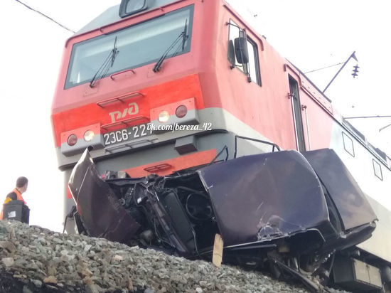 Кузбасским подросткам после столкновения с поездом потребовалась операция