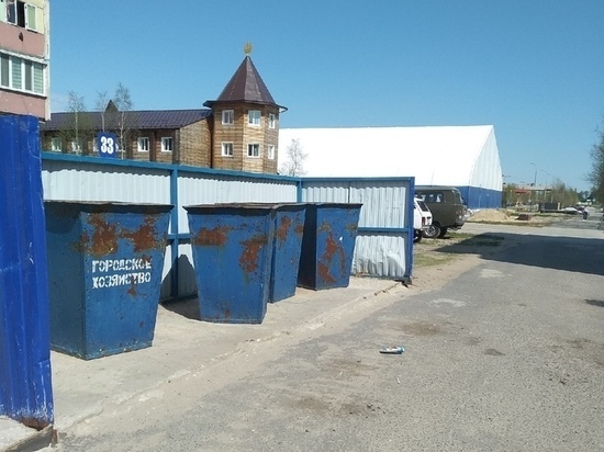 На разлетающийся мусор пожаловались жители Муравленко