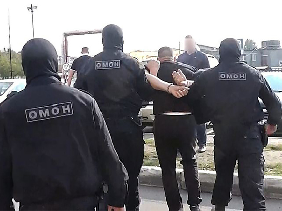 Бойцы ОМОН задержали калужских мошенников