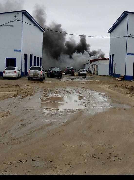 В гаражном комплексе Салехарда произошел очередной крупный пожар