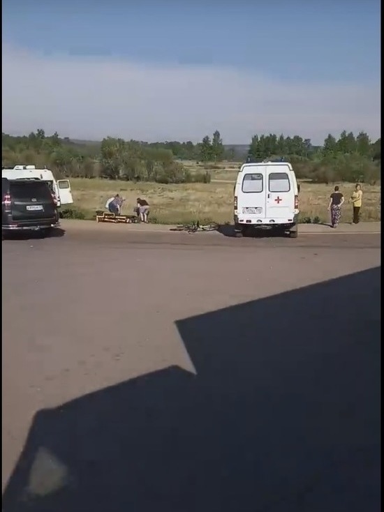 Трое велосипедистов пострадали на дорогах Иркутской области за день
