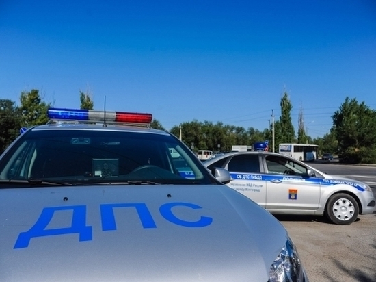 Авария маршрутки и иномарки в Волгограде на время парализовала трафик