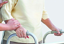 Перелом шейки бедра — одна из самых частых причин инвалидизации пожилых людей