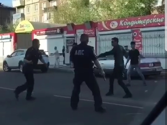 В Улан-Удэ сотрудники полиции задержали пьяного «шаолинца» с ножом