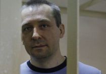 Судья Пресненского суда Елена Абрамова начала оглашать эпизоды уголовного дела «золотого полковника» Дмитрия Захарченко, которому сегодня вынесут приговор