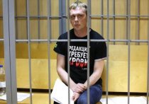 Журналисту Илье Голунову, которого Никулинский суд оставил под домашним арестом, надели электронный браслет на ногу в 3 часа ночи