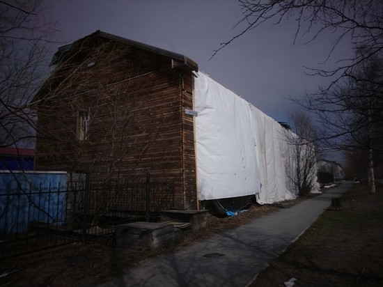 Жители Салехарда пожаловались на «заброшку» в центре города