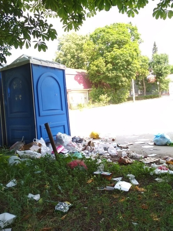 Прокуратура потребовала власти очистить сквер Волкова Калуги от отходов