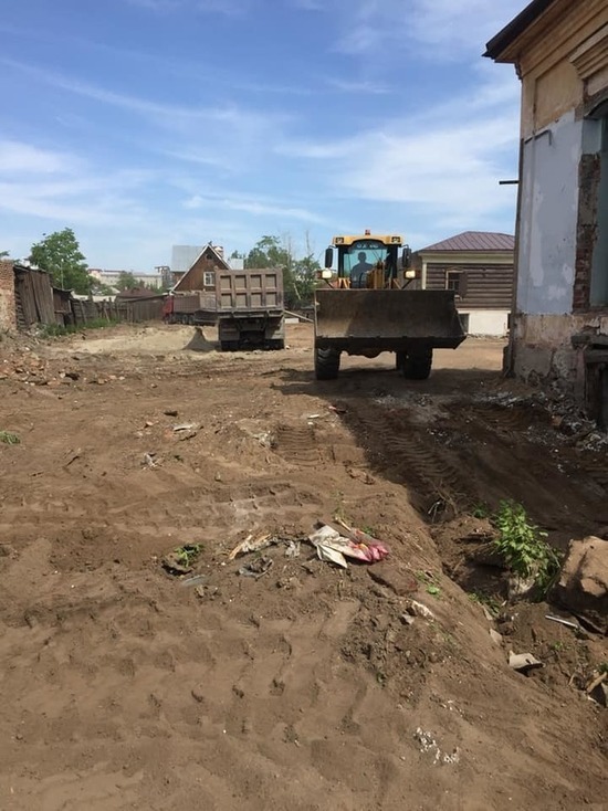 В Улан-Удэ меценат восстанавливает двор на улице Соборной
