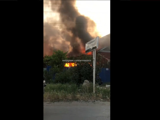 На пожаре в частном доме в Армавире спасли двух человек