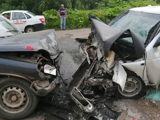 В Тверской области лоб в лоб сошлись два автомобиля