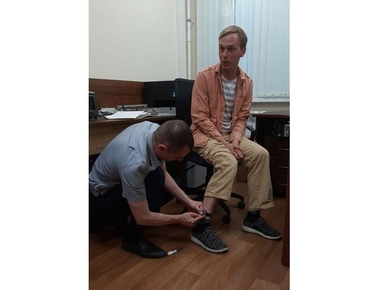 С оправданного журналиста сняли электронный браслет