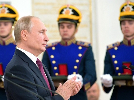 Путин поблагодарил лауреатов госпремий за труд на благо страны