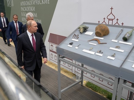 Путин побывал на раскопе в Кремле