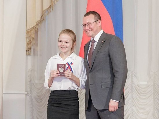 В День России юным тулякам торжественно вручили паспорта