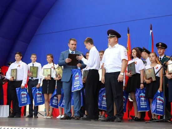 Юным серпуховичам вручили первые паспорта в День России Юным серпуховичам вручили первые паспорта в День России