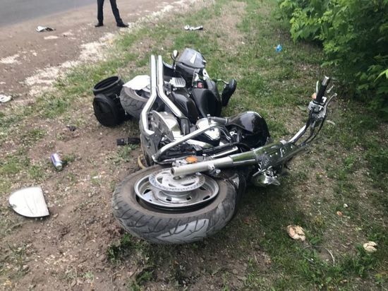 Врезавшись в столб, в Уфе погиб 38-летний мотоциклист