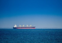 Сигналы бедствия поступили в четверг утром из Оманского залива от двух нефтяных танкеров