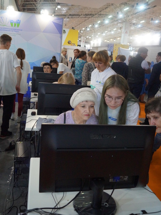 Ханты-мансийские пенсионеры состязались в интернет-сёрфинге