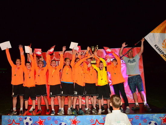 Юные кемеровчане завоевали кубок всероссийского турнира по футболу