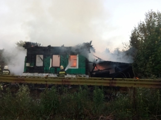 Жертву пожара обнаружили спасатели в сгоревшем доме под Тулой