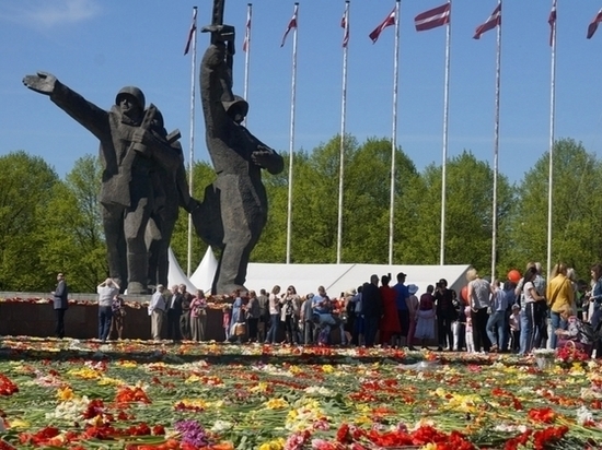 В Латвии депутаты Сейма желают превратить памятник Победы в музей Советской оккупации