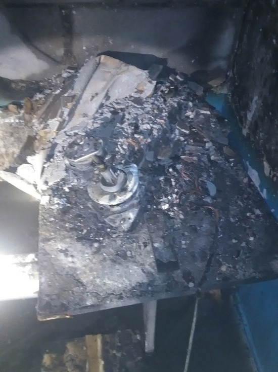 Трех детей и взрослого спасли из горящего дома в Харампуре