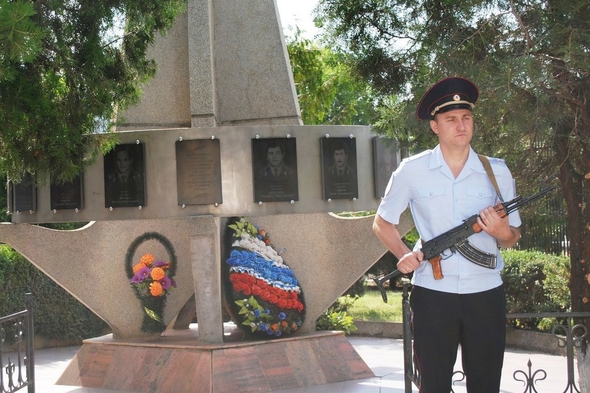 Ставрополь буденновск. 14 Июня 1995 г в Буденновске Ставропольский край. 14 Июня 1995 Буденновск день памяти. Ставропольский край Буденновск 14 июня 1995. День памяти и скорби г Буденновск.