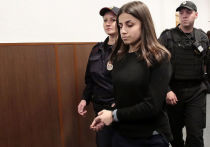 Сестрам Хачатурян предъявлено обвинение в убийстве отца в окончательной редакции