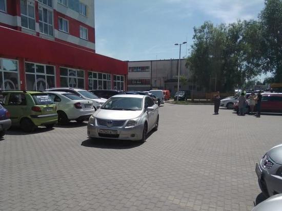 В Калининграде на парковке супермаркета «SPAR» сбили пешехода