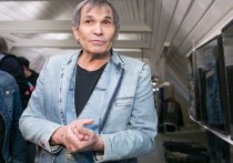 Музыкального продюсера Бари Алибасова, отравившегося средством для прочистки труб, могут вывезти на реабилитацию в Казахстан
