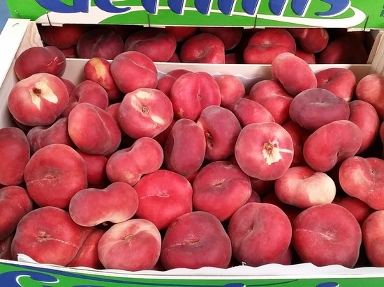 В Калининграде торгуют санкционными персиками из Испании