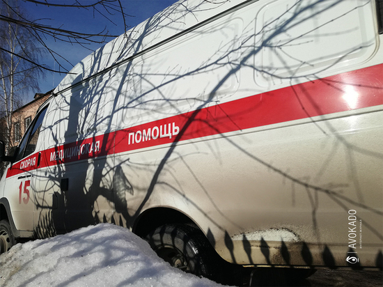 Двоих пострадавших автомобилистов достали из кювета под Кемеровом