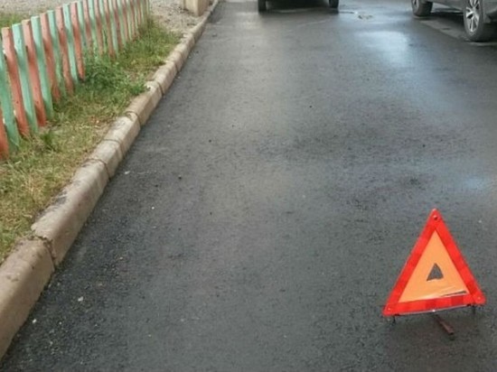 В Тверской области ребёнка толкнули под колёса автомобиля