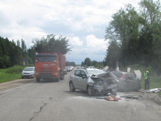 В Ярославской области женщина-водитель спровоцировала большую пробку