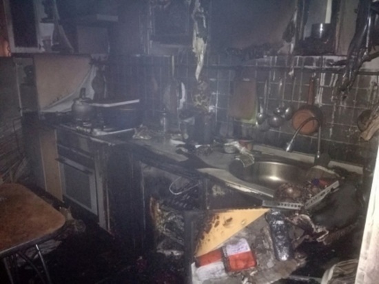 В Оренбурге из пламени пожара в пятиэтажке спасены девять человек