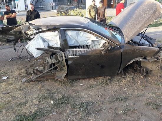 В Астрахани произошла страшная авария: автомобиль разорвало на части
