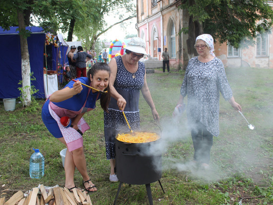 Апельсиновым вареньем угощали гостей "Авчуринских пикников"