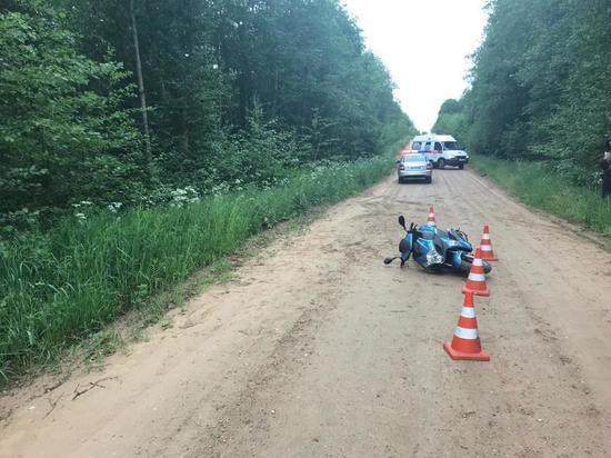 В Тверской области разбился скутерист без шлема